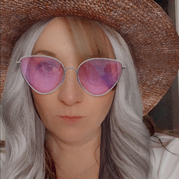 Meet your Posher, Heather - Picture 1 of 1